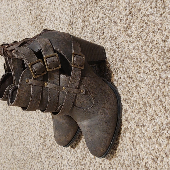 Size 7 brown booties - Picture 2 of 5